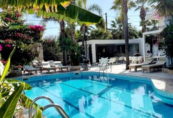 Minoa Apartments has Balcony rooms