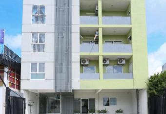 5 @ Rodney Place has Balcony rooms