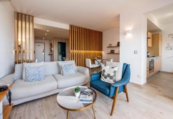 Estrela da Luz Resort allows 18 year olds to book a room