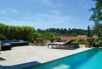 Les Terrasses de Castelnau has Balcony rooms
