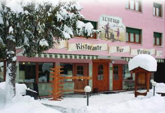Albergo Soldanella has Balcony rooms