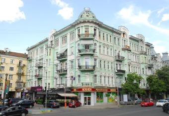 Maison Blanche Kyiv city center allows 18 year olds to book a room