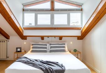 Luxury 350 Sq Mt flat with Terrace central Trieste allows 18 year olds to book a room