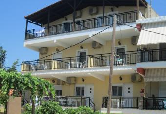 Konstantinos Beach 2 has Balcony rooms