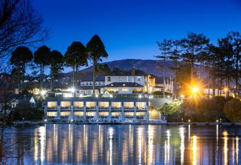 The Lakeside Hotel & Leisure Centre allows 18 year olds to book a room