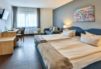 Hotel-Restaurant Kolpinghaus allows 18 year olds to book a room