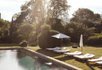 Le Galinier, Lourmarin, a Beaumier Hotel allows 18 year olds to book a room