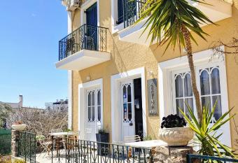 Hotel Aegina has Balcony rooms