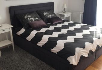 Studio apartman Lara *** allows 18 year olds to book a room