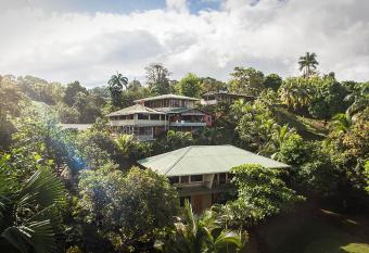 Hotel Rancho Corcovado allows 18 year olds to book a room