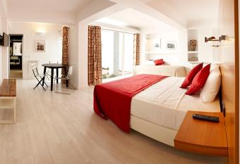 Casa das Aguarelas allows 18 year olds to book a room