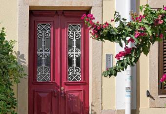 Casa da Parede - Beach & Mountain allows 18 year olds to book a room