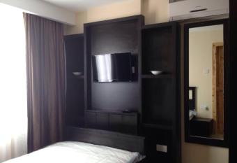 YNT 2 Bedroom Apartment with city View allows 18 year olds to book a room