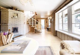 Kaju Guesthouses has Balcony rooms