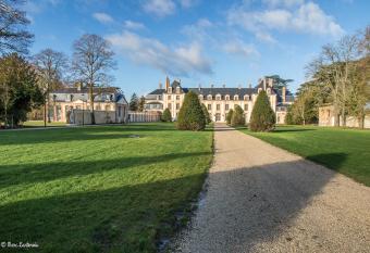 Exceptionnel Ch  teau pr  s de Paris has Balcony rooms