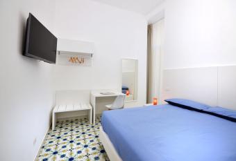 Casa Teresella allows 18 year olds to book a room