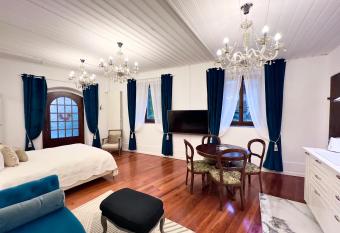 Montreux Castle | Charming Lake View Studio has Balcony rooms