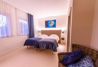 ManavaHotel allows 18 year olds to book a room