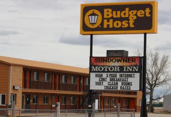 Budget Host Sundowner Motor Inn Kadoka allows 18 year olds to book a room