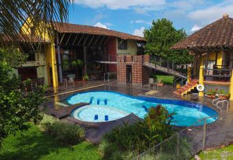 Finca Hotel La Quinta Porra allows 18 year olds to book a room