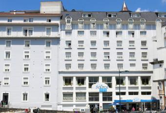 H  tel La Source allows 18 year olds to book a room