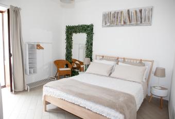 Vicolo 8 has Balcony rooms