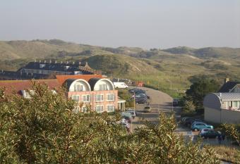 Hotel Neptunus allows 18 year olds to book a room