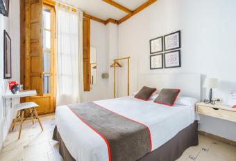 Hostal Austria allows 18 year olds to book a room