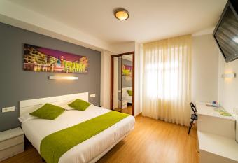 Hotel Centro Vitoria AutoCheckIn allows 18 year olds to book a room