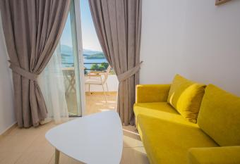 Hotel Murati allows 18 year olds to book a room