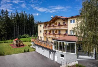 Der Alpenblick has Balcony rooms