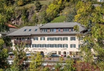Hotel Kabis has Balcony rooms