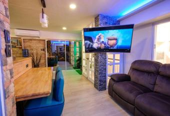 CLOCKWORKORANGE Luxury Suites 4-Minutes Away To Airport has Balcony rooms