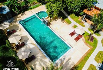 Grandfather KhaoLak Resort has Balcony rooms