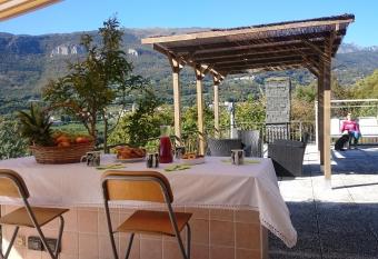 B&B HAPPY GUEST allows 18 year olds to book a room