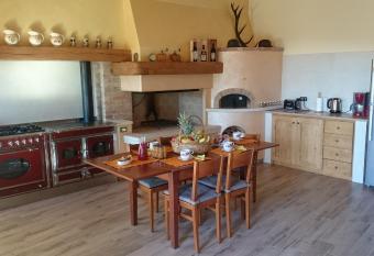 B&B Happy Guest allows 18 year olds to book a room