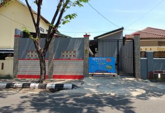 Homestay dan Kost 78 has Balcony rooms