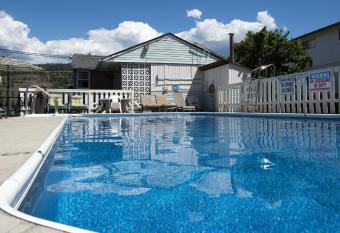 Valley Star Motel has Balcony rooms
