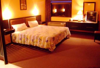 Hotel Le-Gar has rooms with a private hot tub