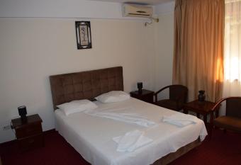 Hotel Ibiza has rooms with a private hot tub