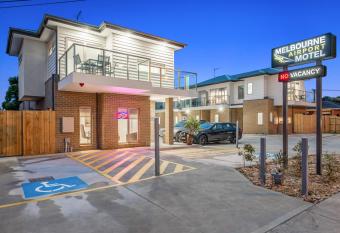 Melbourne Airport Motel allows 18 year olds to book a room