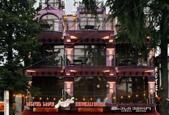 Antika Hotel allows 18 year olds to book a room