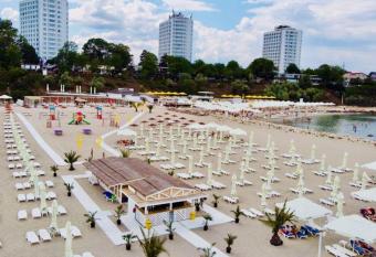 Complex Hotelier Steaua de Mare - Hotel Meduza allows 18 year olds to book a room