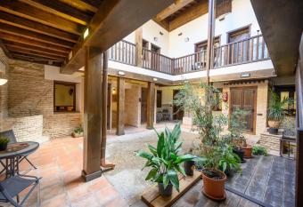 El Patio de Toledo has Balcony rooms