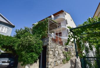 Apartmani Mate allows 18 year olds to book a room