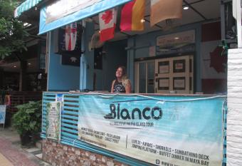 Rehab Hostel has Balcony rooms