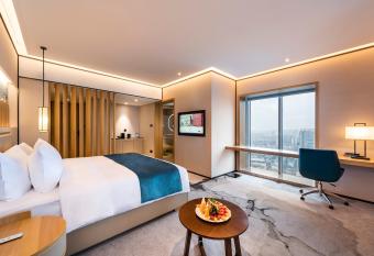 Mercure Chengdu Huapaifang has Balcony rooms