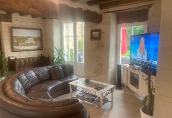 La Douce France Trianon allows 18 year olds to book a room