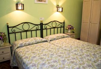 Hostal Los Alpes allows 18 year olds to book a room