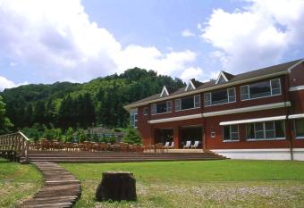 Sora no Mori Hotel Hanagori allows 18 year olds to book a room